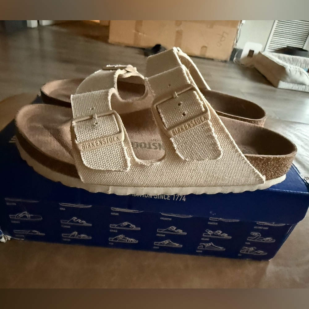Birkenstock Arizona Rivet Size 38 in Eggshell - Picture 3 of 6